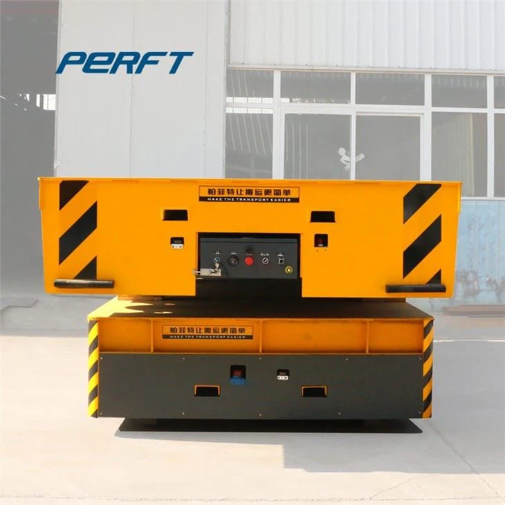 Rail-Bound Transport And Towing Vehicle