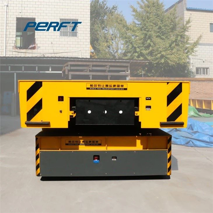 Rail-Bound Transport And Towing Vehicle