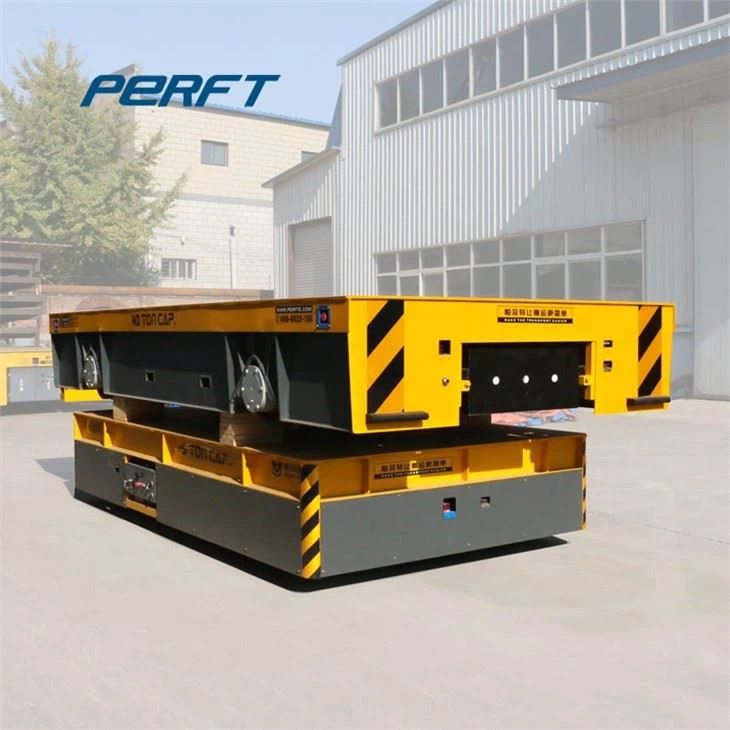 Rail-Bound Transport And Towing Vehicle